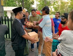 Hari Pertama Puasa Ramadan, Dirut Ayunda Cong Wahyu Bagi-bagi Takjil