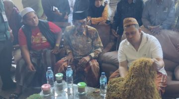 Bupati Pamekasan Pantau Pembelian Tembakau di Gudang Bawang Mas