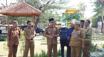 Tinjau Taman M. Tabrani Gladak Anyar, Bupati Pamekasan Harap Jadi Tempat Pertumbuhan Ekonomi